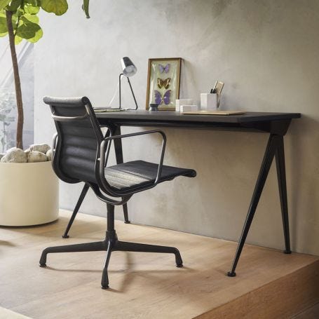 Compas Direction Desk