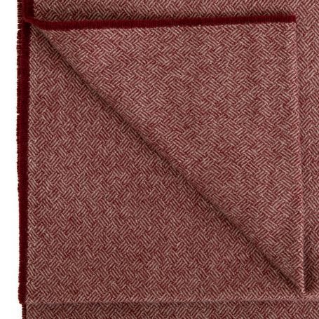 Lambswool Edge Throw Berry 140 x 200cm