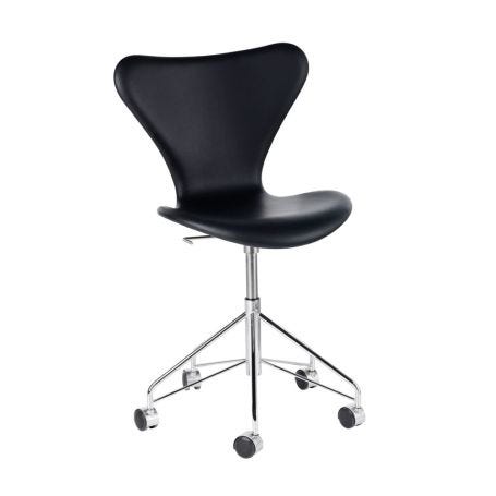 Series 7 Swivel Chair in Black Leather