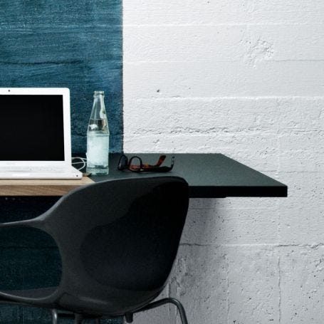 Essay Extension Leaf Black Laminate